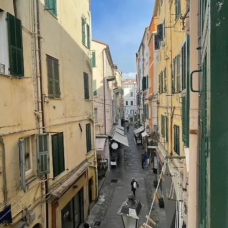 Civico 10 Apartment *